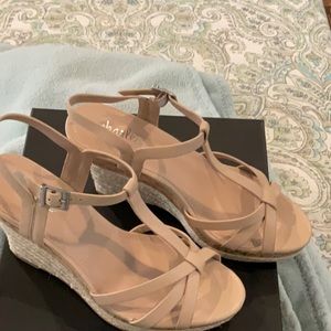 Charles by Charles David Women’s Wedge Heels in Nude Leather Size 8.5 M